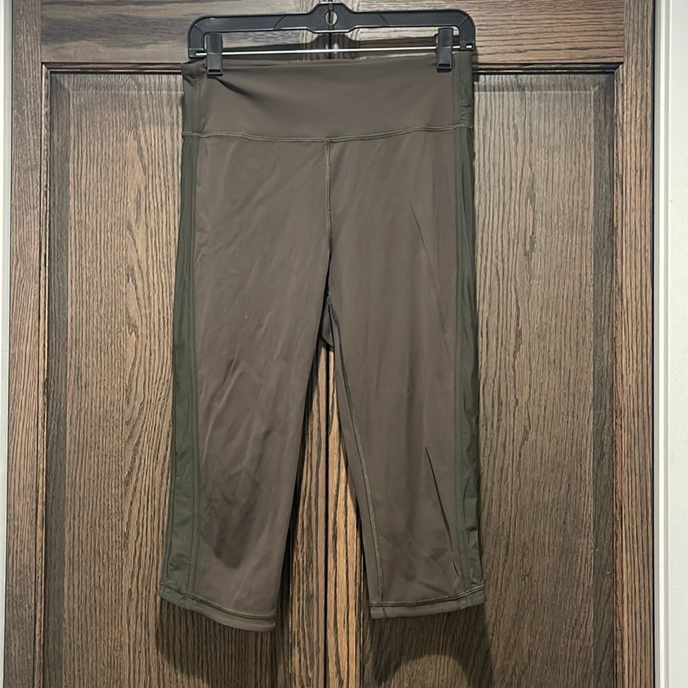 LULULEMON Capri Leggings